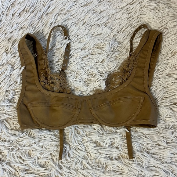 Orseund Iris • Lace trimmed bralette in dark khaki - Picture 6 of 9